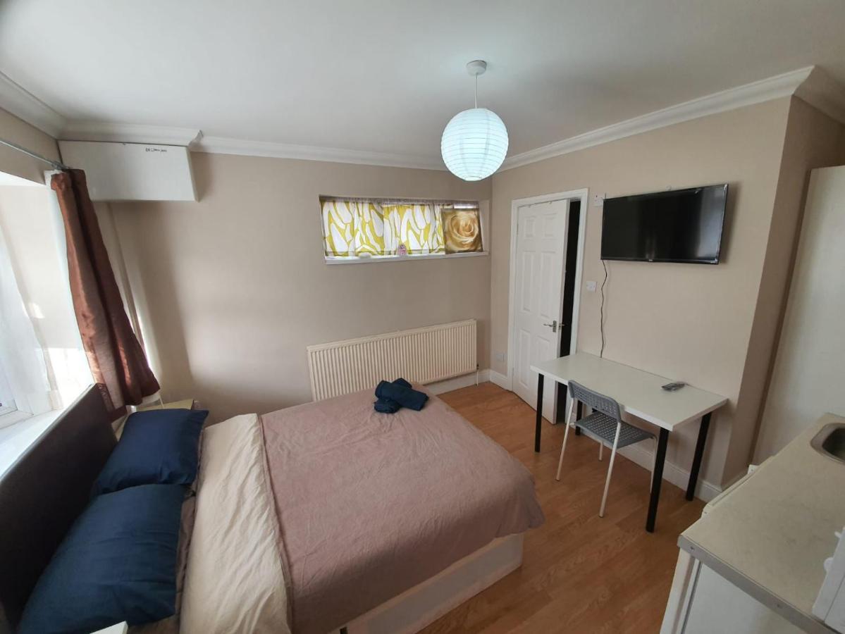 Eastwood Rooms Goodmayes 외부 사진